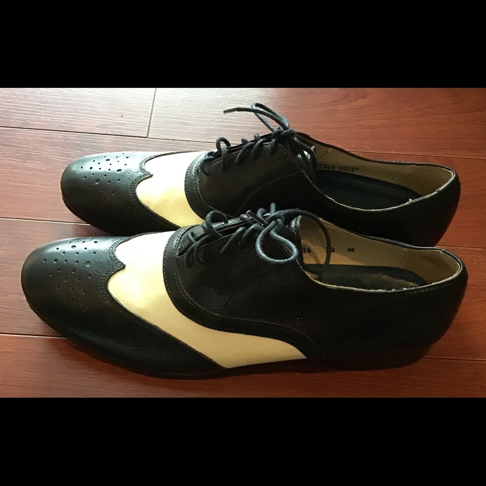 Women’s flats